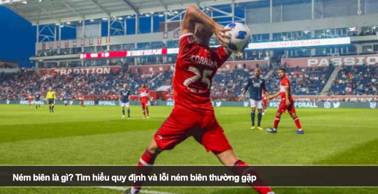 Ném biên là gì? Tìm hiểu quy định và lỗi ném biên thường gặp