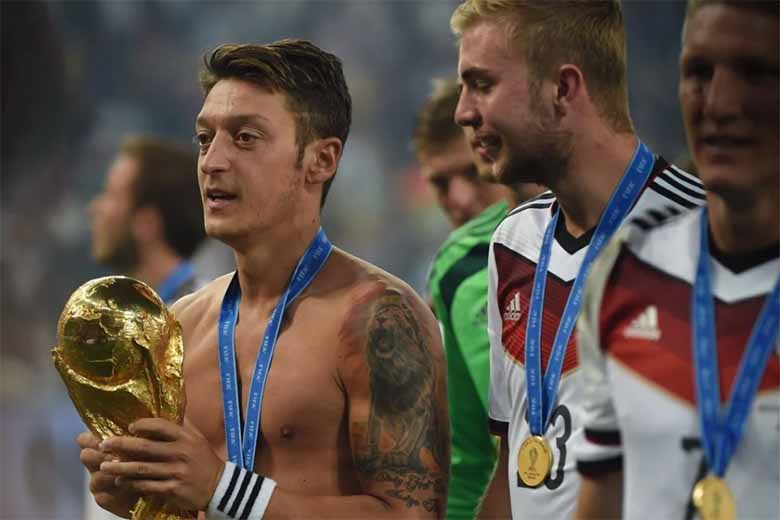 Mesut Ozil Đá Vị Trí Nào? Vai Trò Nhạc Trưởng Làm Nên Đẳng Cấp 