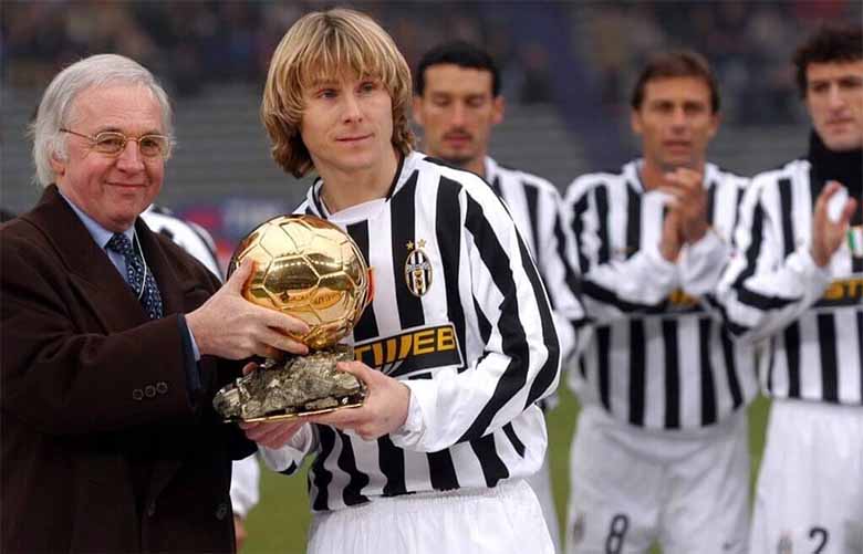 Pavel Nedved đá vị trí nào? Khám phá vai trò làm nên huyền thoại