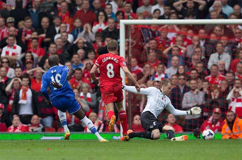 Steven Gerrard Đá Vị Trí Nào? Vai Trò Thủ Lĩnh Tuyến Giữa Huyền Thoại 