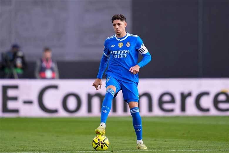 Federico Valverde đá vị trí nào và vì sao anh là trụ cột Real Madrid?